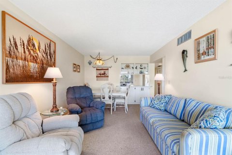 Condo in New Smyrna Beach, Florida, 1 bedroom  № 1437911 - photo 2