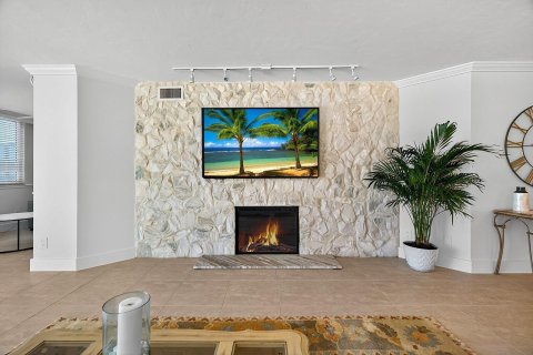 Condo in Indian River Shores, Florida, 3 bedrooms  № 2082622 - photo 17