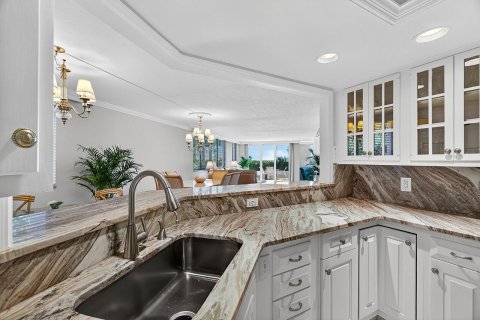 Condo in Indian River Shores, Florida, 3 bedrooms  № 2082622 - photo 12