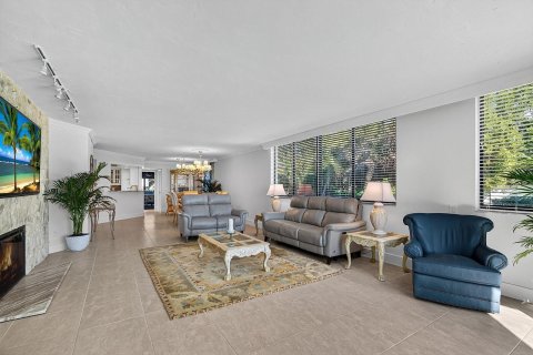 Condo in Indian River Shores, Florida, 3 bedrooms  № 2082622 - photo 10