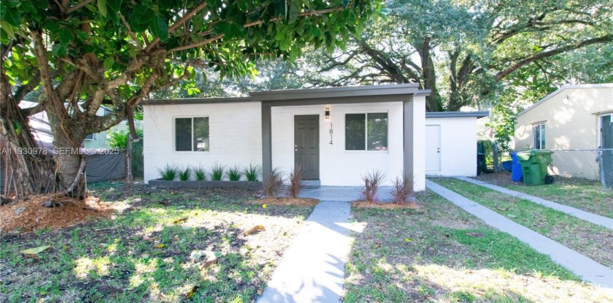 House in Fort Lauderdale, Florida 3 bedrooms, 76.18 sq.m. № 1991740
