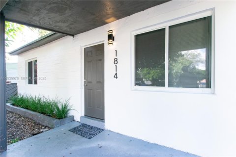 House in Fort Lauderdale, Florida 3 bedrooms, 76.18 sq.m. № 1991740 - photo 2