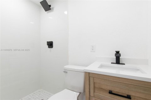 House in Fort Lauderdale, Florida 3 bedrooms, 76.18 sq.m. № 1991740 - photo 14