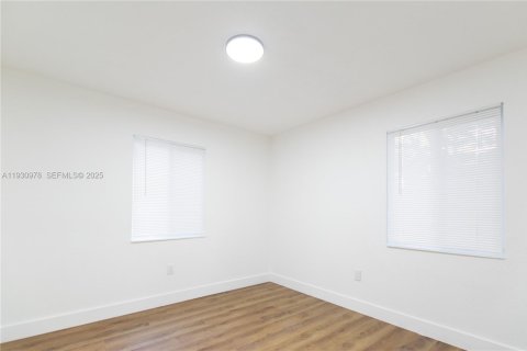 House in Fort Lauderdale, Florida 3 bedrooms, 76.18 sq.m. № 1991740 - photo 9