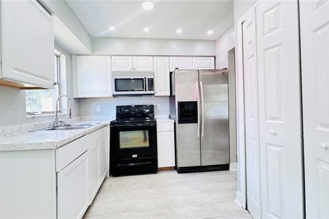 House in Apopka, Florida 3 bedrooms, 88.63 sq.m. № 1805097 - photo 12