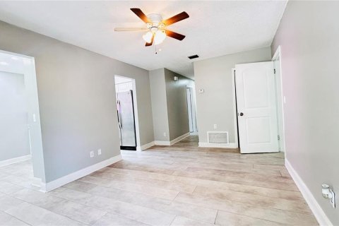 House in Apopka, Florida 3 bedrooms, 88.63 sq.m. № 1805097 - photo 10