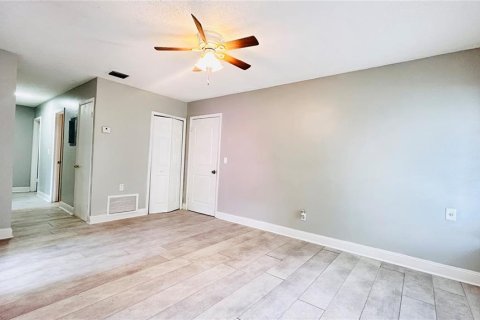 House in Apopka, Florida 3 bedrooms, 88.63 sq.m. № 1805097 - photo 14