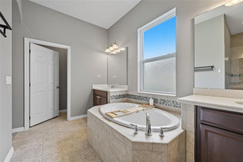 Casa en venta en Orlando, Florida, 4 dormitorios, 304.91 m2 № 1901886 - foto 19