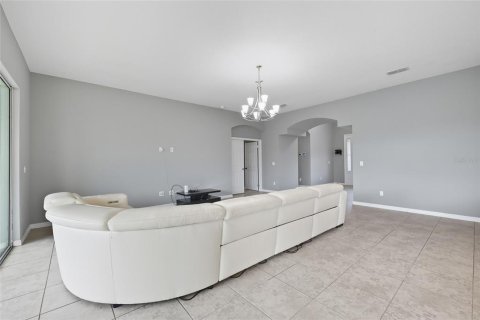 Casa en venta en Orlando, Florida, 4 dormitorios, 304.91 m2 № 1901886 - foto 14