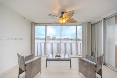 Condo à Miami, Floride, 2 chambres  № 2039224