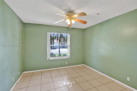 Купить виллу или дом в Пемброк-Пайнс, Флорида 4 спальни, 190.82м2, № 1921183 - фото 6