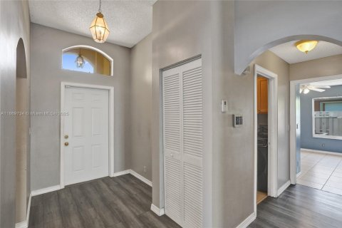 Купить виллу или дом в Пемброк-Пайнс, Флорида 4 спальни, 190.82м2, № 1921183 - фото 3