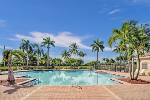 Купить виллу или дом в Пемброк-Пайнс, Флорида 4 спальни, 190.82м2, № 1921183 - фото 30