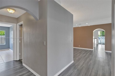 Купить виллу или дом в Пемброк-Пайнс, Флорида 4 спальни, 190.82м2, № 1921183 - фото 7