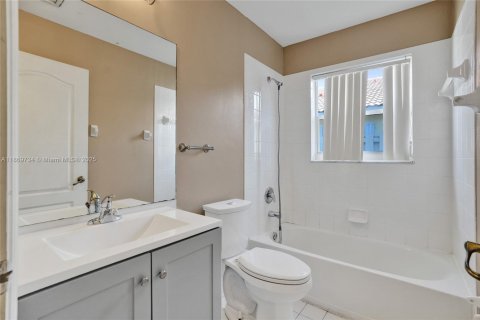 Купить виллу или дом в Пемброк-Пайнс, Флорида 4 спальни, 190.82м2, № 1921183 - фото 5