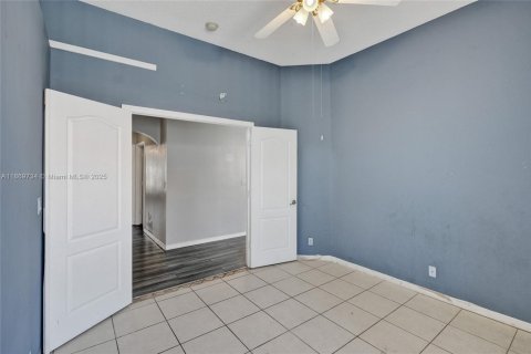 Купить виллу или дом в Пемброк-Пайнс, Флорида 4 спальни, 190.82м2, № 1921183 - фото 4