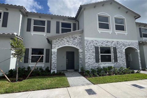 Casa en alquiler en Florida City, Florida, 3 dormitorios, 127.83 m2 № 1877651 - foto 1