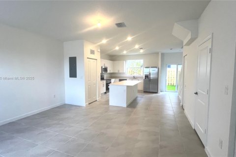 Casa en alquiler en Florida City, Florida, 3 dormitorios, 127.83 m2 № 1877651 - foto 3
