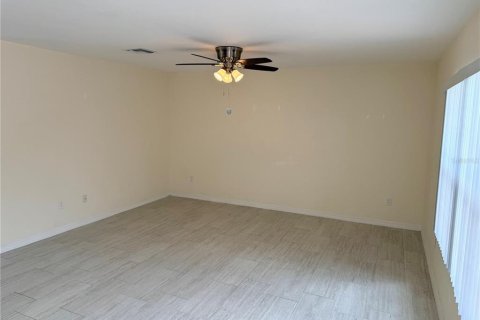 Villa ou maison à louer à Englewood, Floride: 2 chambres, 90.3 m2 № 2224765 - photo 4