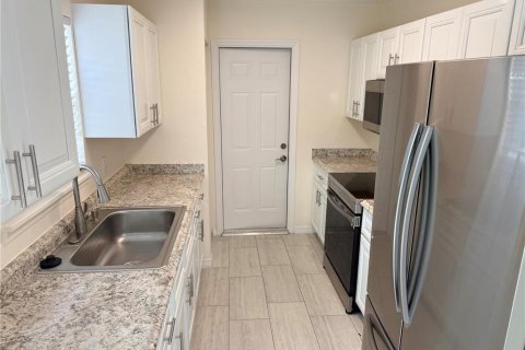 Villa ou maison à louer à Englewood, Floride: 2 chambres, 90.3 m2 № 2224765 - photo 8