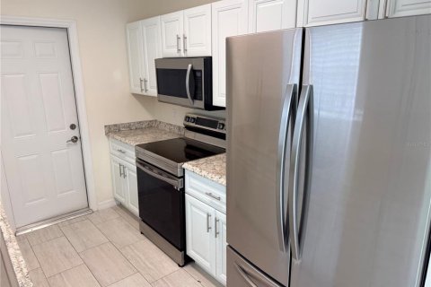 Villa ou maison à louer à Englewood, Floride: 2 chambres, 90.3 m2 № 2224765 - photo 10