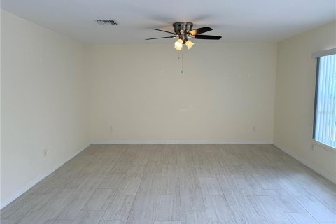 Villa ou maison à louer à Englewood, Floride: 2 chambres, 90.3 m2 № 2224765 - photo 3