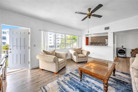 Condo in North Miami Beach, Florida, 1 bedroom  № 2076598 - photo 11