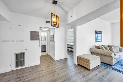 Condo in North Miami Beach, Florida, 1 bedroom  № 2076598 - photo 18