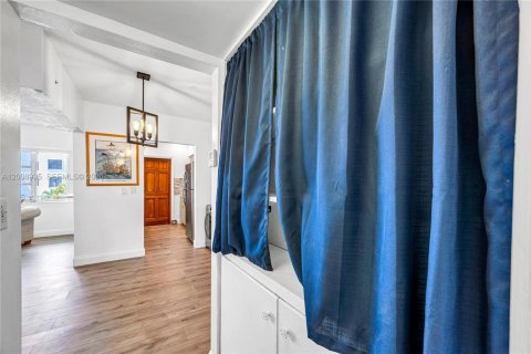 Condo in North Miami Beach, Florida, 1 bedroom  № 2076598 - photo 17