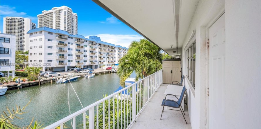 Condo in North Miami Beach, Florida, 1 bedroom  № 2076598
