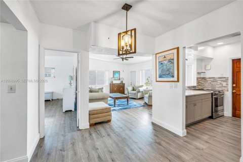 Condo in North Miami Beach, Florida, 1 bedroom  № 2076598 - photo 12