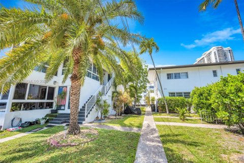 Condo in North Miami Beach, Florida, 1 bedroom  № 2076598 - photo 22