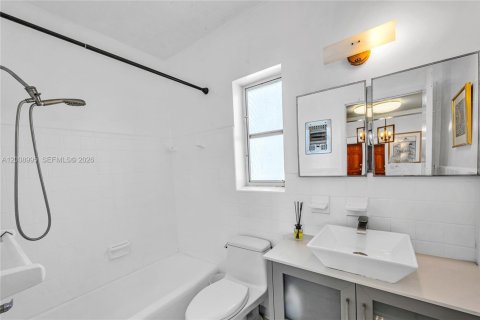 Condo in North Miami Beach, Florida, 1 bedroom  № 2076598 - photo 8