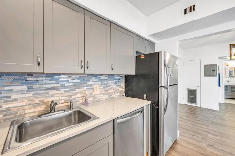 Condo in North Miami Beach, Florida, 1 bedroom  № 2076598 - photo 2