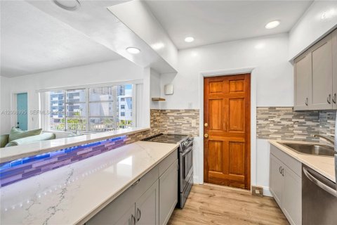 Condo in North Miami Beach, Florida, 1 bedroom  № 2076598 - photo 3