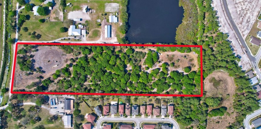 Land in Fort Pierce, Florida № 1038341
