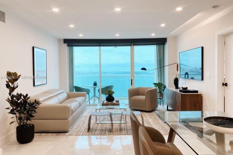 Кондоминиум с 2 спальнями в Майами, Флорида № 1999675