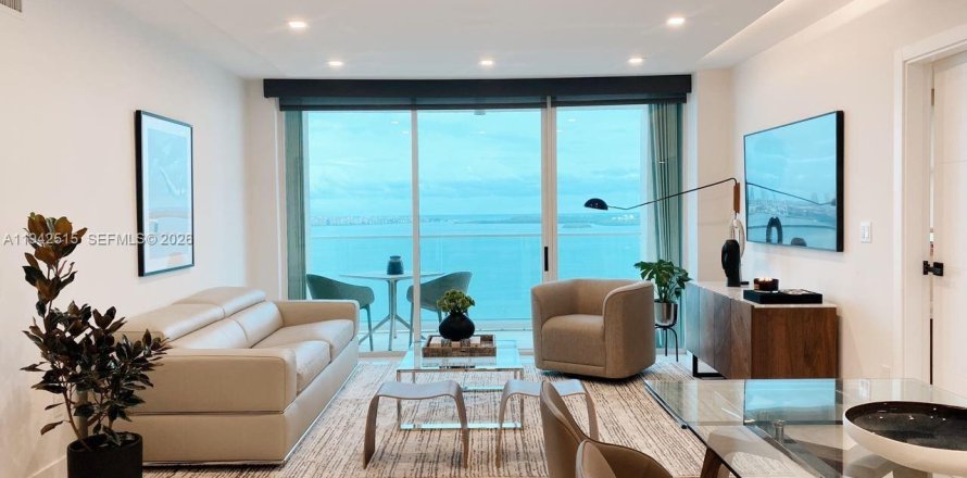 Кондоминиум с 2 спальнями в Майами, Флорида № 1999675