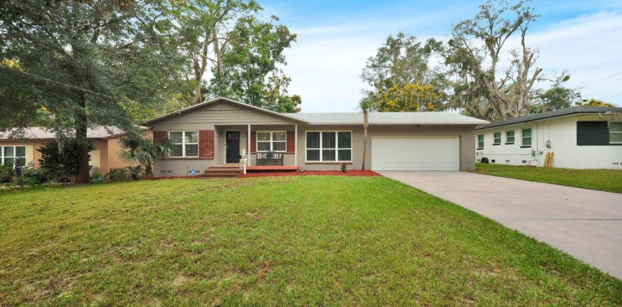 House in Jacksonville, Florida 3 bedrooms, 161.65 sq.m. № 776300