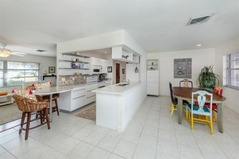 House in Venice, Florida 3 bedrooms, 168.06 sq.m. № 1529673 - photo 11