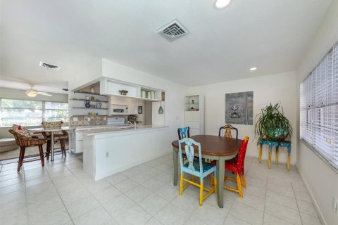 House in Venice, Florida 3 bedrooms, 168.06 sq.m. № 1529673 - photo 13