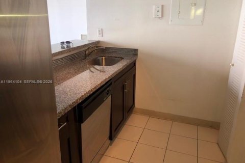 Apartamento en alquiler en North Bay Village, Florida, 2 dormitorios, 95.69 m2 № 2029618 - foto 4