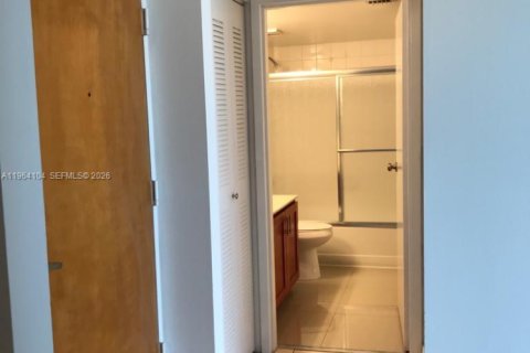 Apartamento en alquiler en North Bay Village, Florida, 2 dormitorios, 95.69 m2 № 2029618 - foto 15