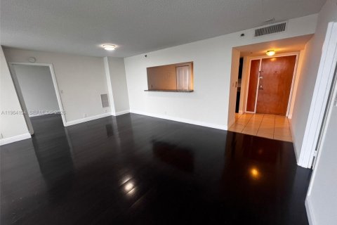 Apartamento en alquiler en North Bay Village, Florida, 2 dormitorios, 95.69 m2 № 2029618 - foto 2