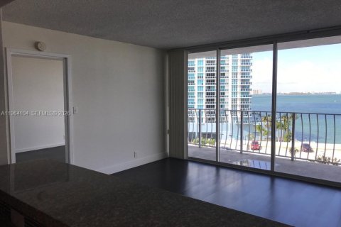 Apartamento en alquiler en North Bay Village, Florida, 2 dormitorios, 95.69 m2 № 2029618 - foto 6