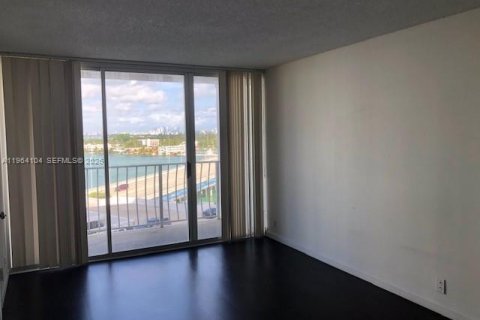 Apartamento en alquiler en North Bay Village, Florida, 2 dormitorios, 95.69 m2 № 2029618 - foto 11