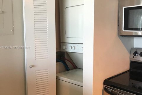 Apartamento en alquiler en North Bay Village, Florida, 2 dormitorios, 95.69 m2 № 2029618 - foto 5