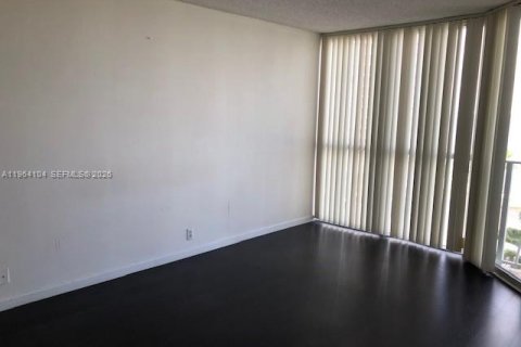 Apartamento en alquiler en North Bay Village, Florida, 2 dormitorios, 95.69 m2 № 2029618 - foto 12