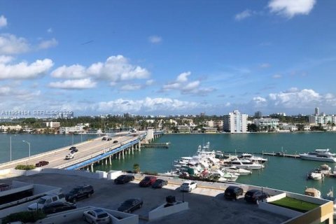 Apartamento en alquiler en North Bay Village, Florida, 2 dormitorios, 95.69 m2 № 2029618 - foto 27