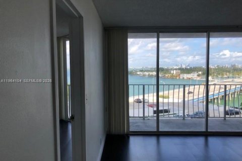 Apartamento en alquiler en North Bay Village, Florida, 2 dormitorios, 95.69 m2 № 2029618 - foto 13